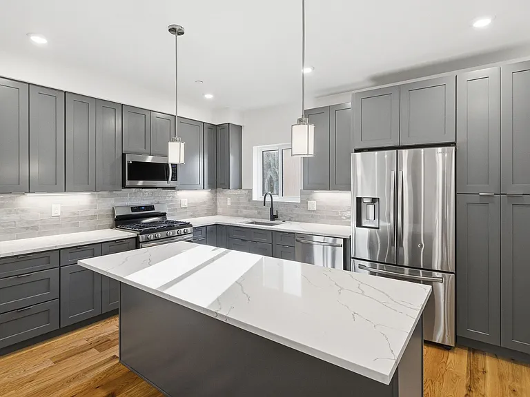 7013 Pipers Glen Way — Photo 8