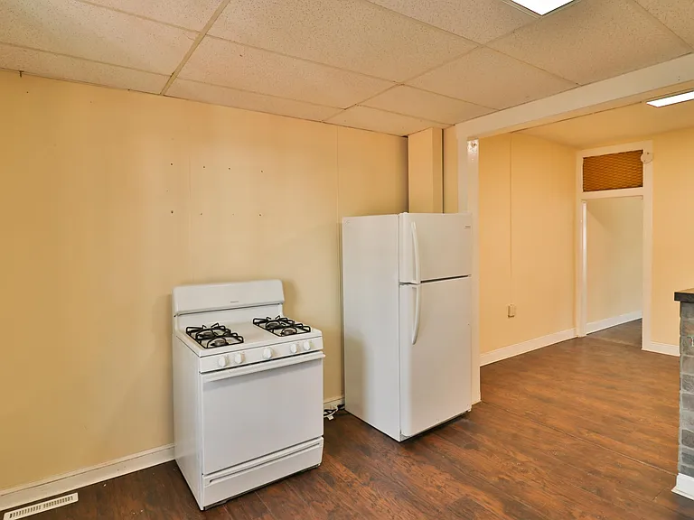 1303 James St — Photo 23