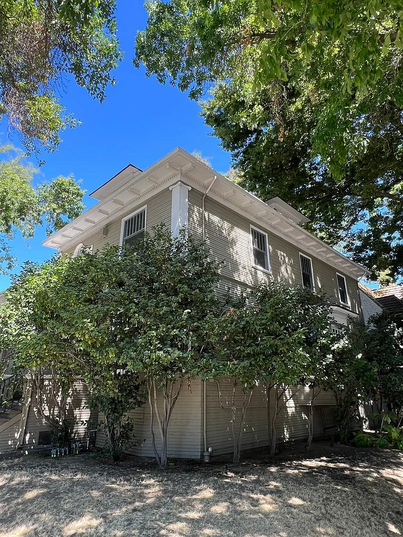 Building Photo - 1731 I St