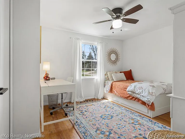 38205 Connaught Dr — Photo 32