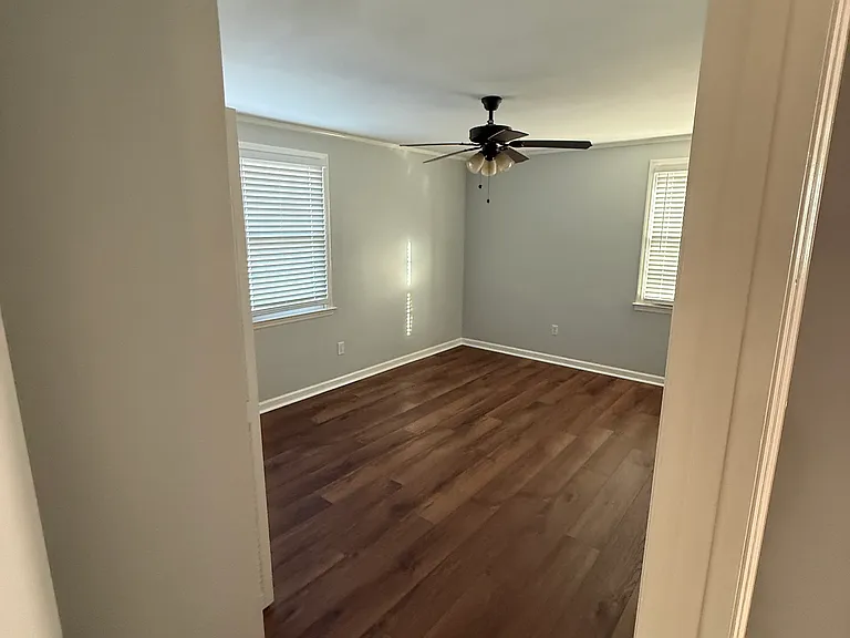 8 Skyline Dr — Photo 3