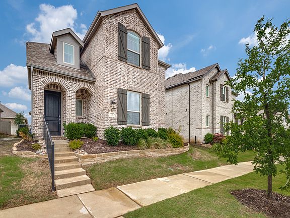 2nd image of 2305 Elm Pl