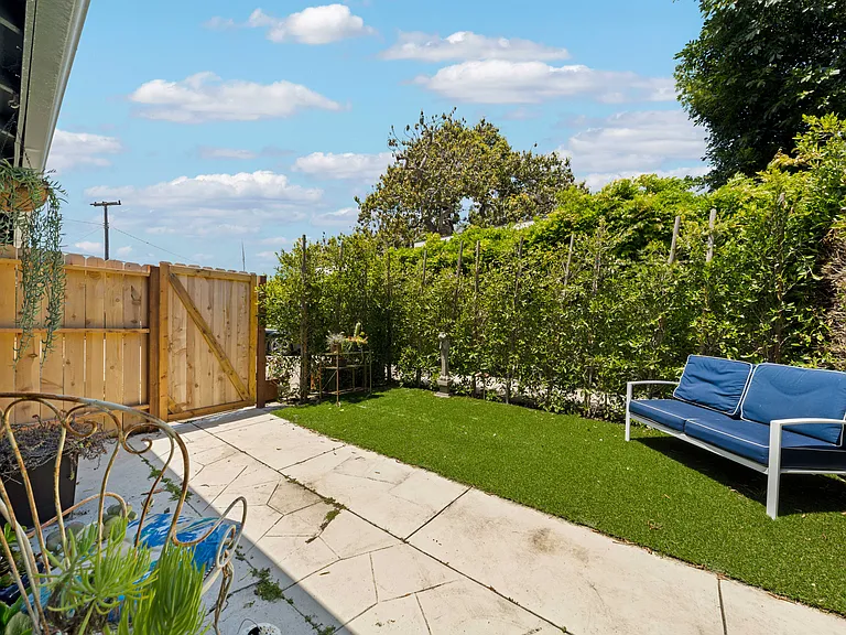 4070 Rosabell St #1 — Photo 32