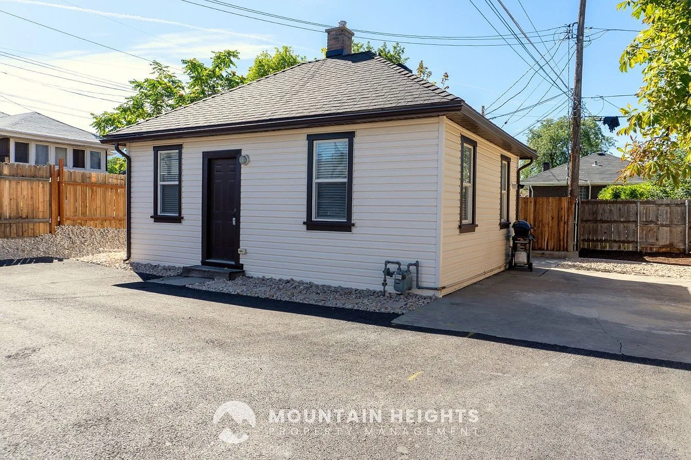 1 bed, 1.0 bath, 450 sqft, $1,350 — Photo 3