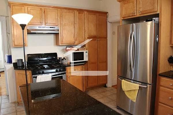 2nd image of 70 Calumet St #03