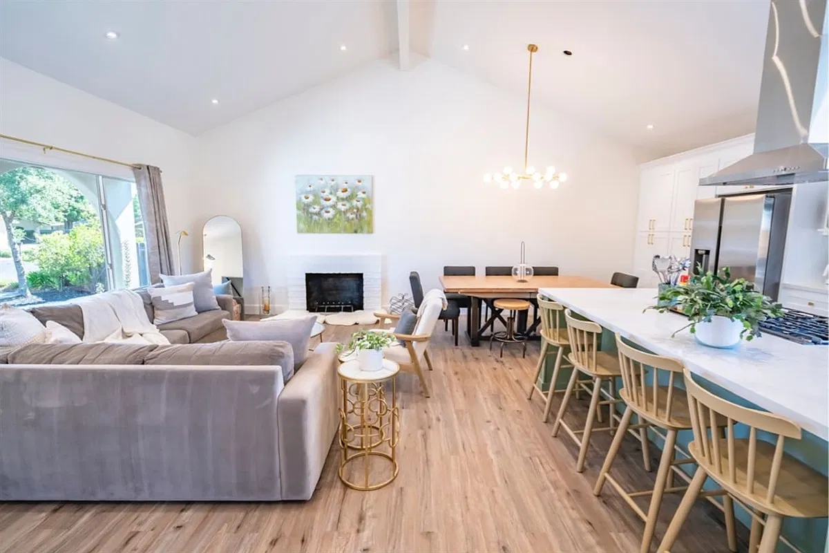 4 bed, 2.5 bath, $6,000 — Photo 1