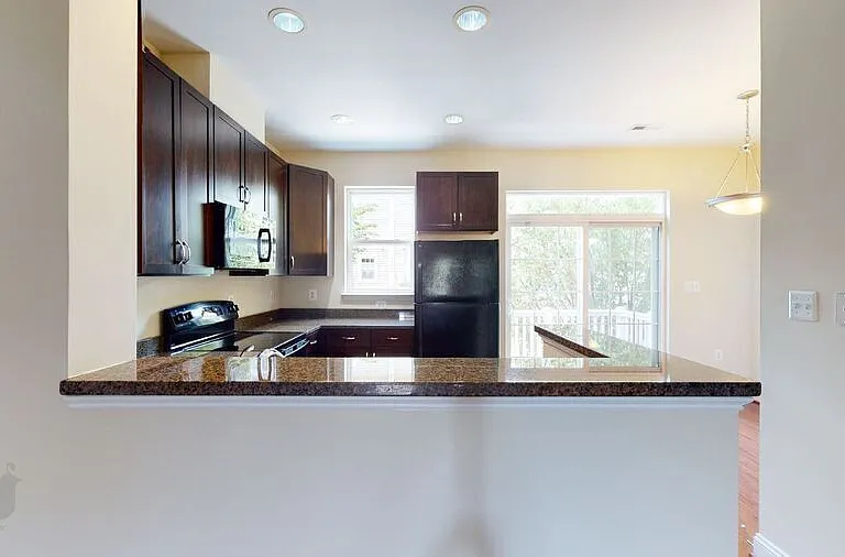 720 Barnes St NE — Photo 11