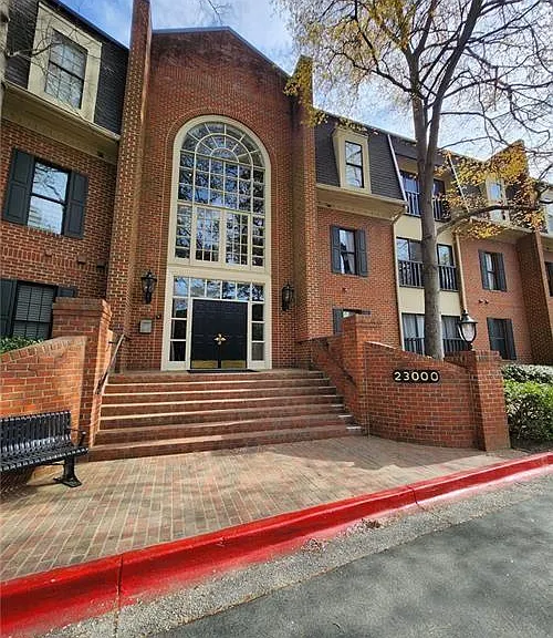 23311 Plantation Dr NE — Photo 1