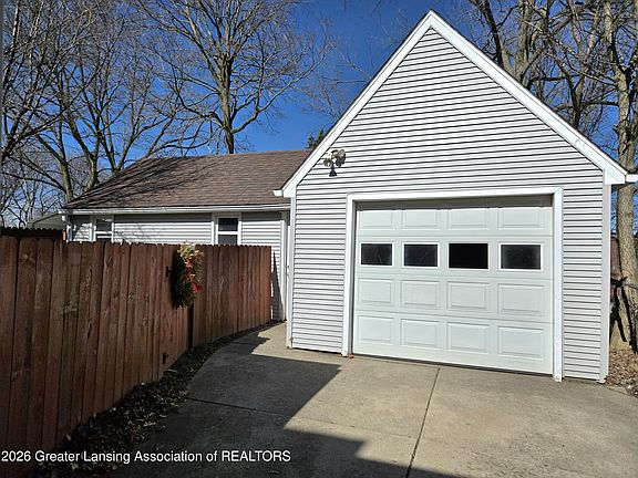 4th image of 555 Tisdale Ave