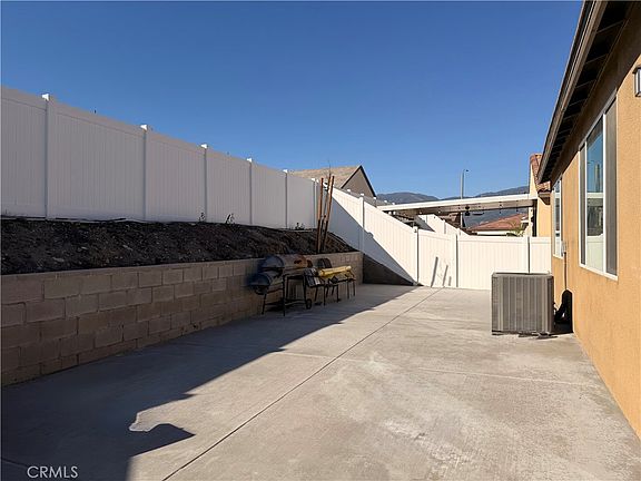 5th image of 562 Hudson Way