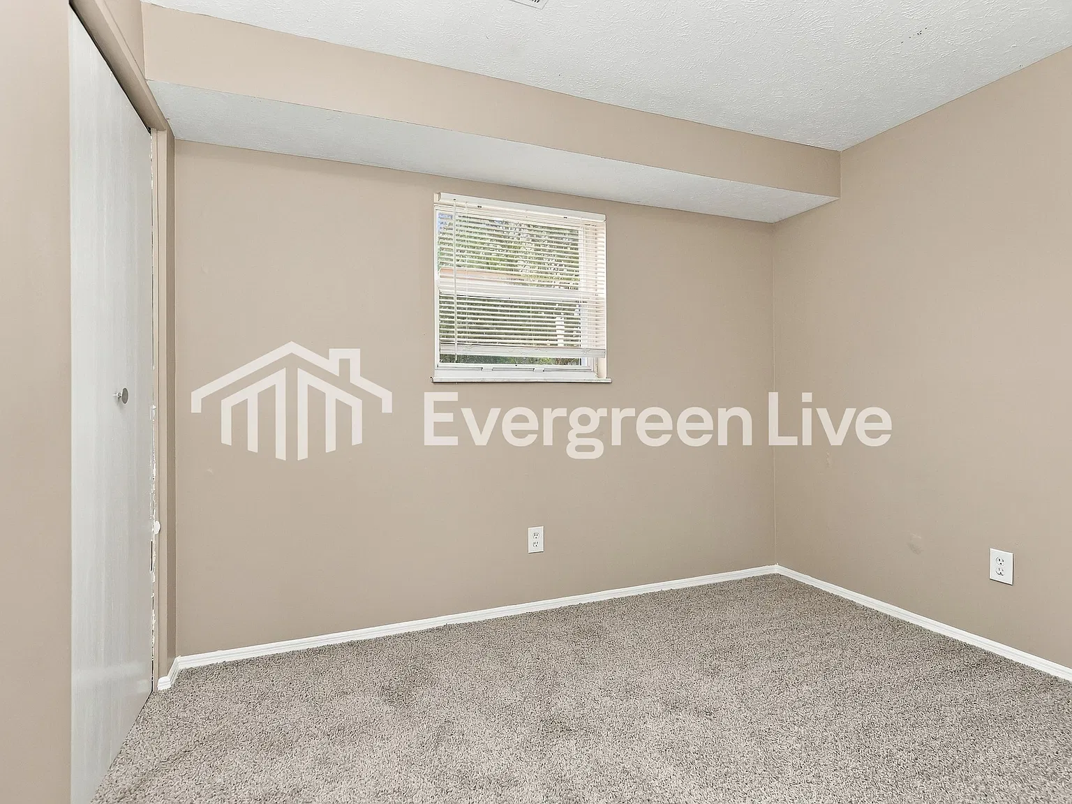 3 bed, 2.0 bath, 1439 sqft, $2,095 — Photo 4