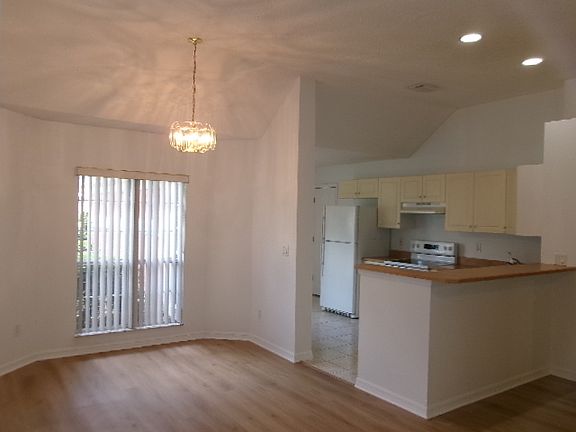 3rd image of 5 Evansville Pl