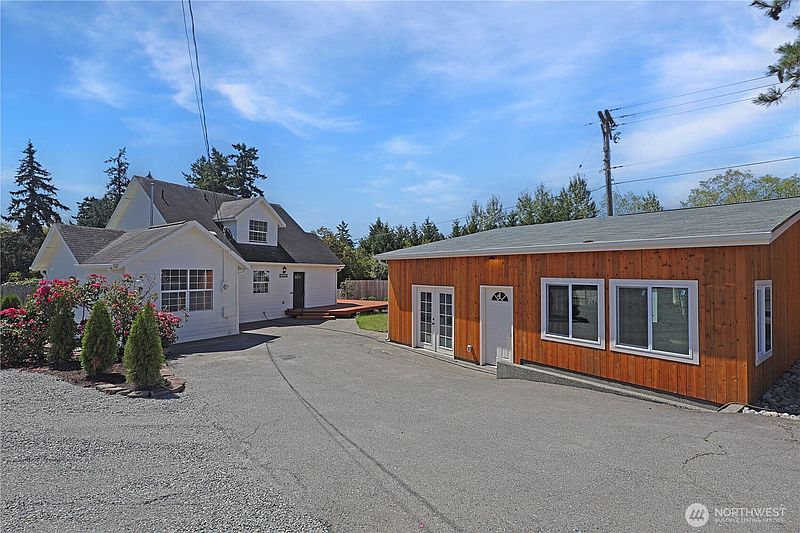 3rd image of 3618 Chrisella Road E