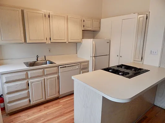 Rented by Realty Collective | media 36