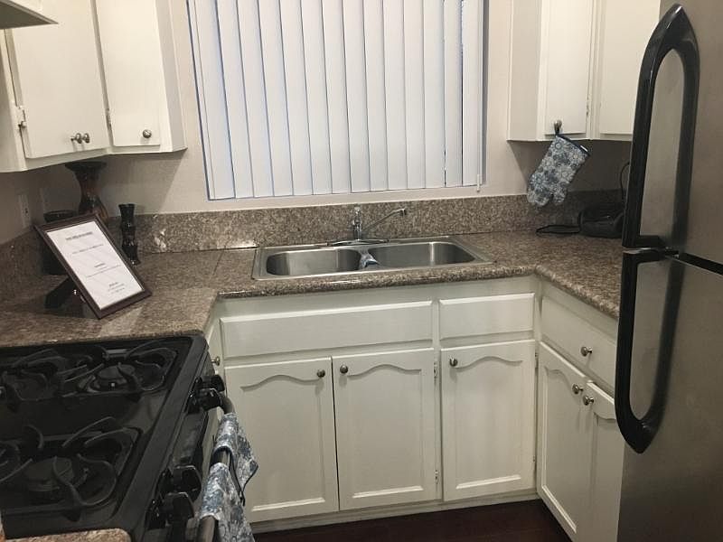 2nd image of 2216 W Court St