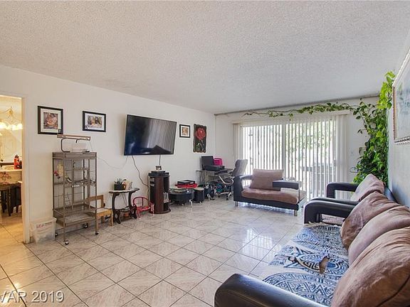 3rd image of 5449 Clydesdale St