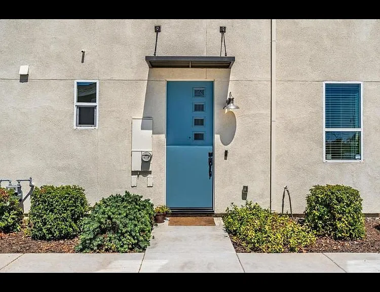 Bridgeway Dr — Photo 2