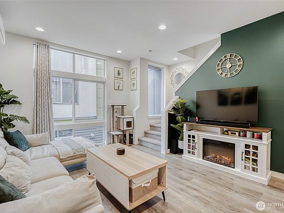 3rd image of 4805 B Delridge Way SW