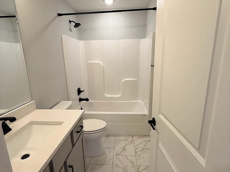 406 Railway Dr — Photo 5
