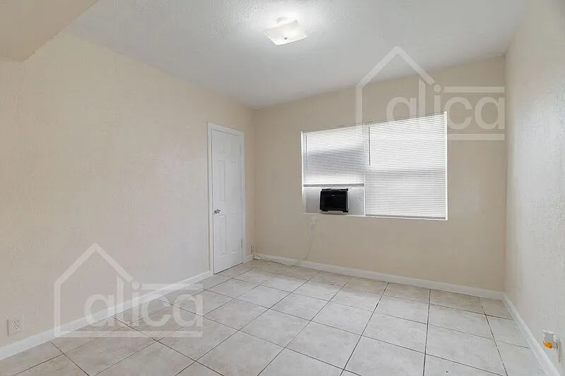 2 bed, 1.0 bath, 728 sqft, $1,500 — Photo 4