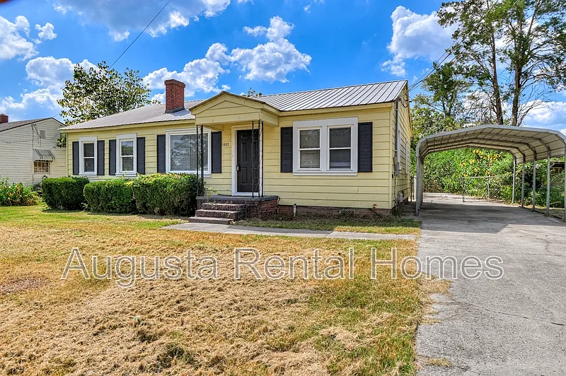 3 bed, 1.0 bath, 1212 sqft, $1,240 — Photo 3