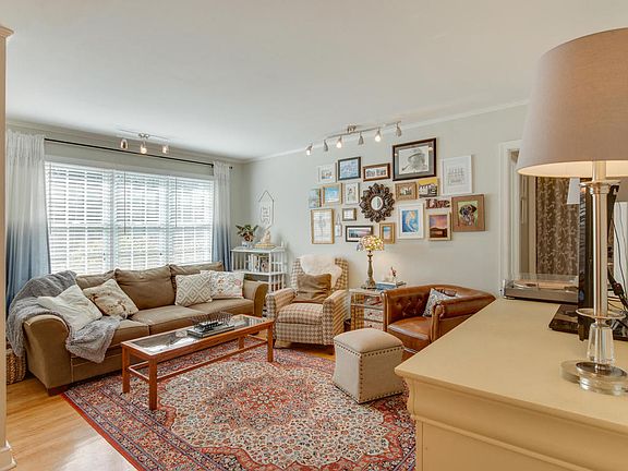 5th image of 5072 Walker St