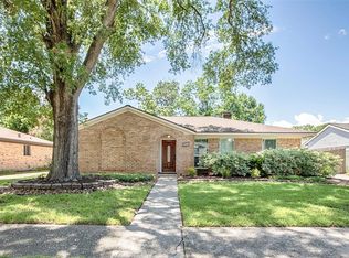 955 Festival Dr, Houston, TX 77062
