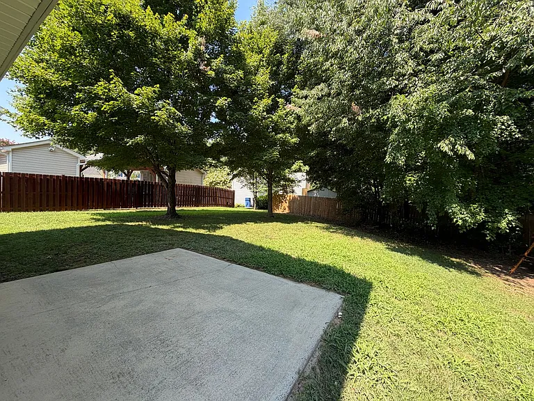 137 Camforth Dr — Photo 18