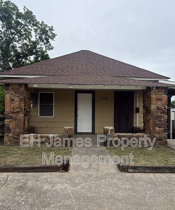 1st image of 217 N Wilson Ave E