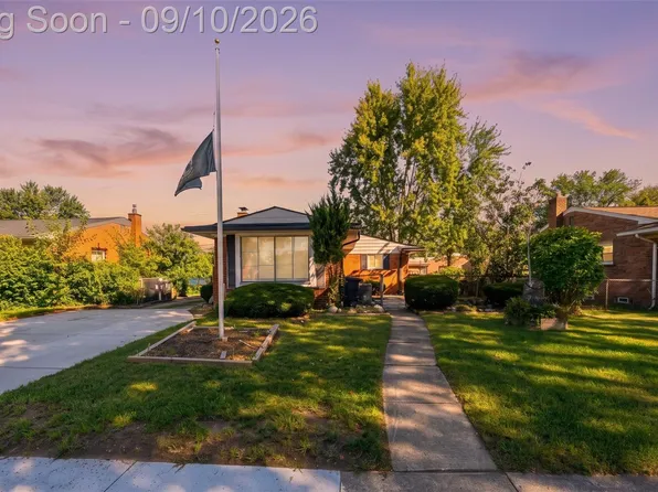 16375 Kennedy St, Roseville, MI 48066
