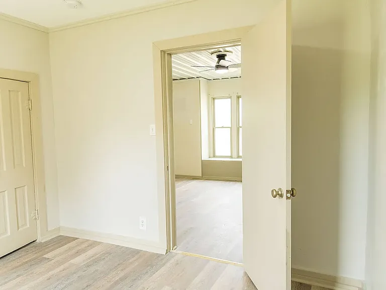 708 N Montgomery St — Photo 7