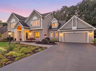 35 Woodfield Dr, Webster, NY 14580