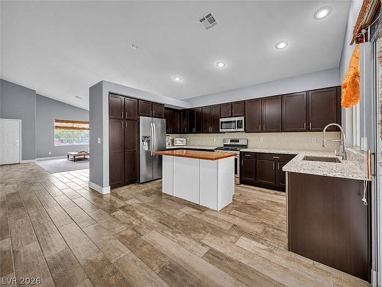2421 Sunrise Springs Ct, North Las Vegas, NV