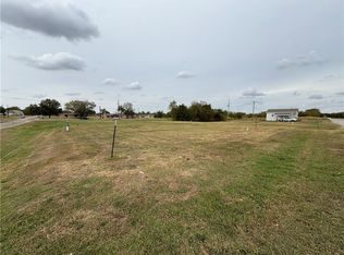 E Sabine St, Groesbeck, TX 76642