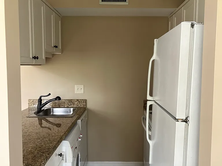 1700 N Elm St #P5 — Photo 9