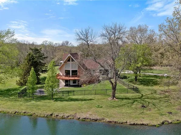 22800 W 246th St, Paola, KS 66071