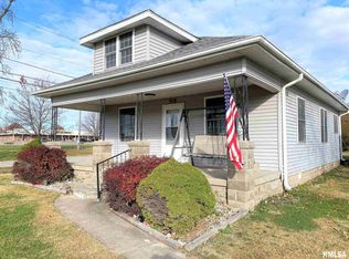 910 W North Ave, Flora, IL 62839