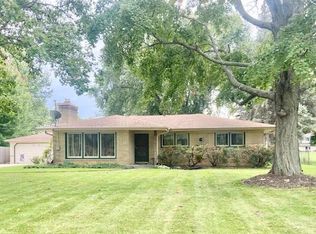 5203 Twin Elms Dr, Racine, WI 53406