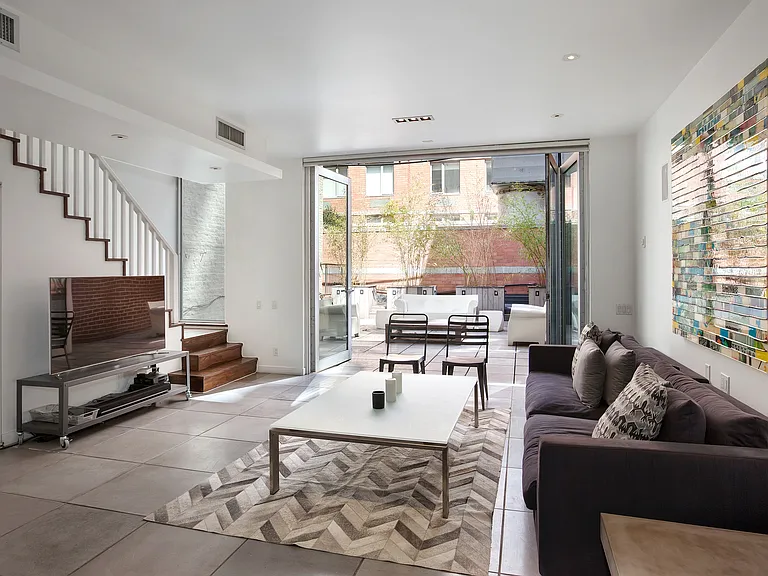 127 W 20th St #1 — Photo 3
