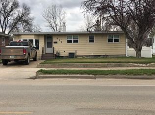 922 2nd Ave W, Williston, ND 58801