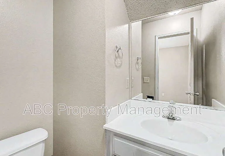 3033 W Mica St — Photo 18