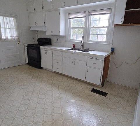 3rd image of 80 S Hartford Ave