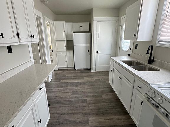 3rd image of 618 W Joliet St #1