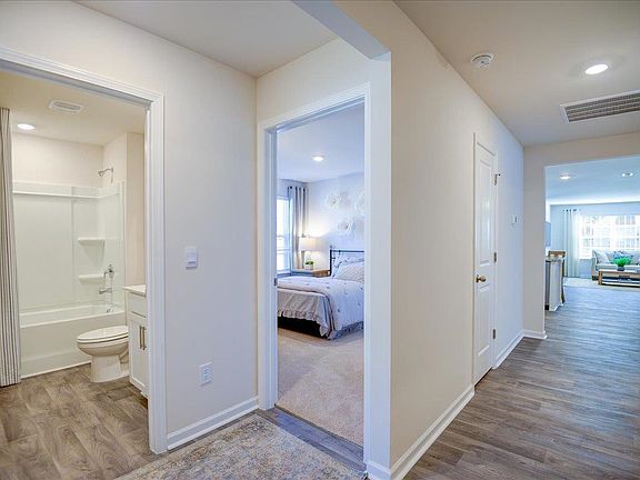 5th image of 550 Leven Dr