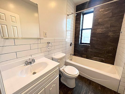 5th image of 2290 Andrews Ave APT 4C