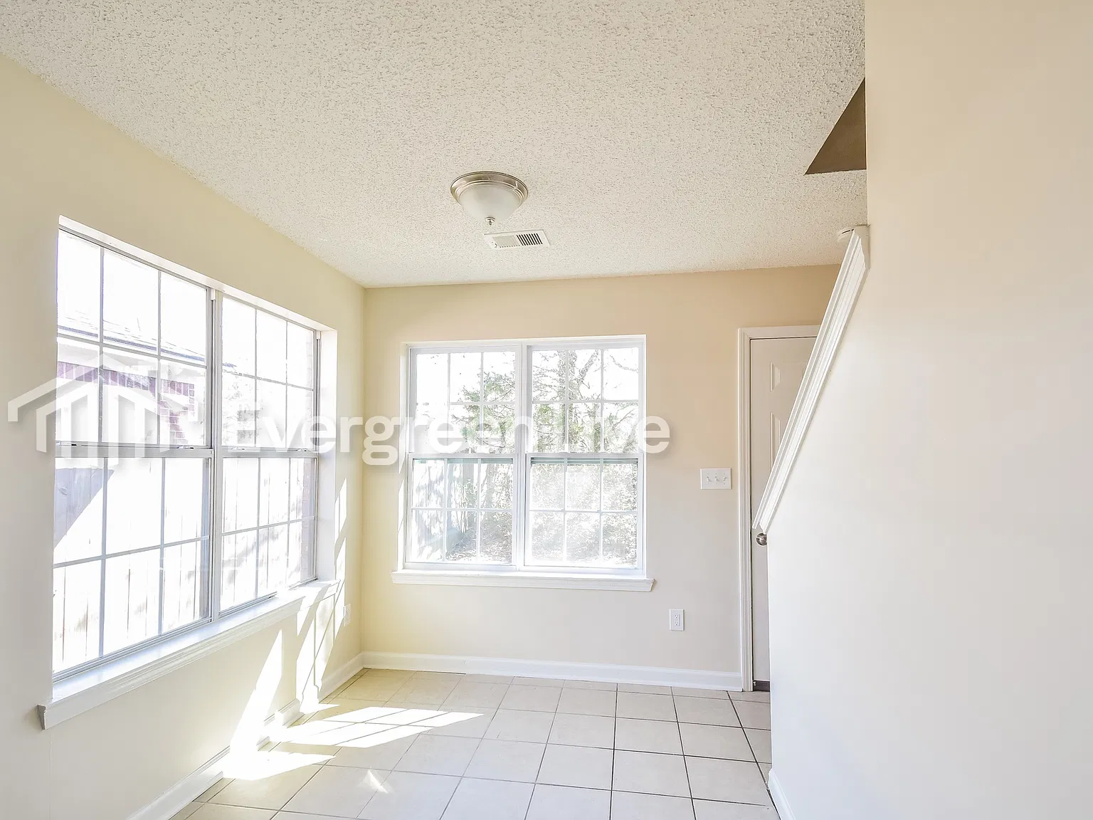 3 bed, 2.0 bath, 1210 sqft, $1,445 — Photo 3
