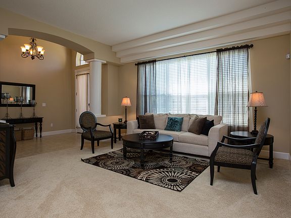 4th image of 556 Aldenham Ln