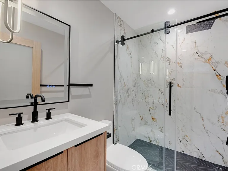 18238 Hartland St — Photo 3