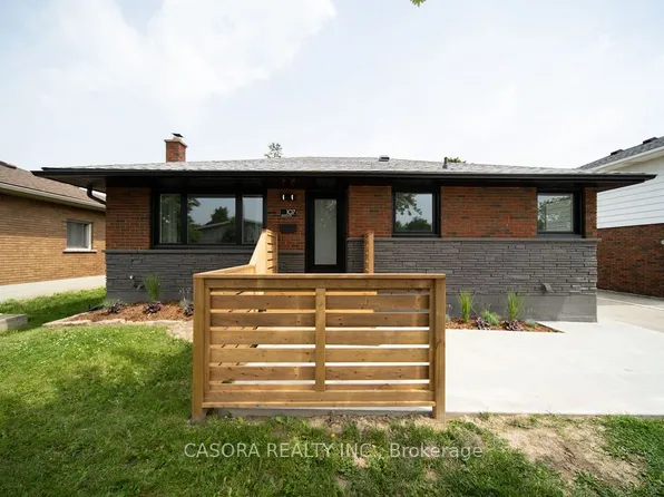 107 Delmar Dr #1, Hamilton, ON L9C 1J8