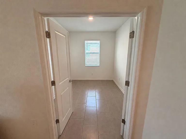 9502 Revere Ave — Photo 1